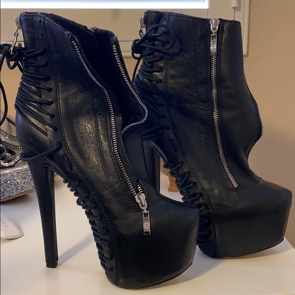 ziginy Shoes - Corset boots size 7.5